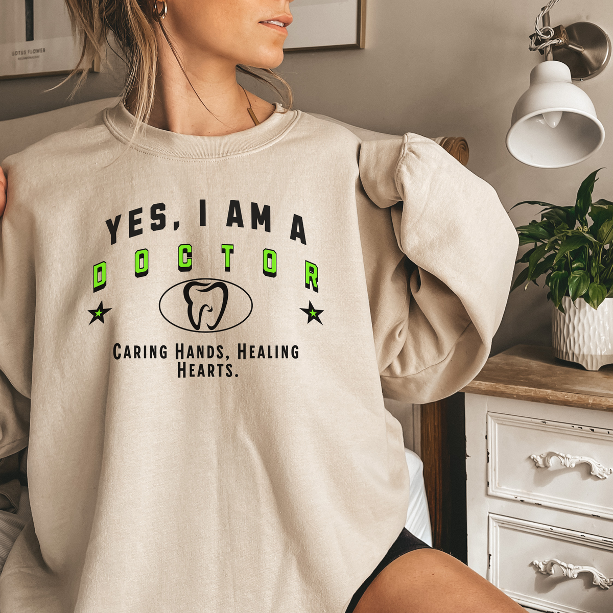 YES, I AM A DOCTOR – Crewneck Sweatshirt for Compassionate Healers and Dedicated Health Professionals