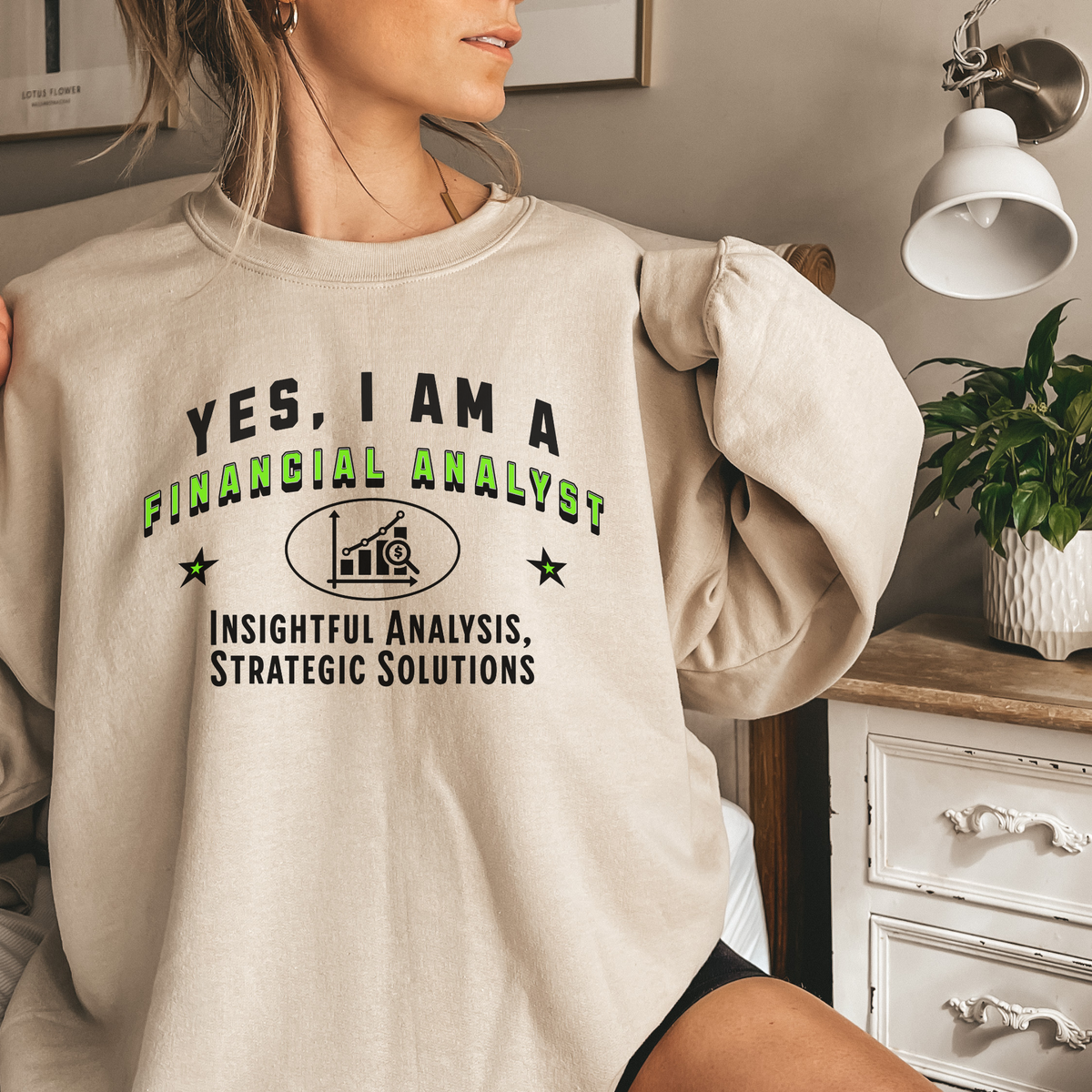 YES, I AM A FINANCIAL ADVISOR – Crewneck Sweatshirt for Dedicated Financial Professionals Committed to Security and Success