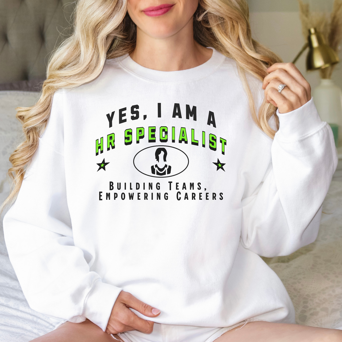 YES, I AM A HR SPECIALIST – Crewneck Sweatshirt for Dedicated Team Builders and Career Advocates