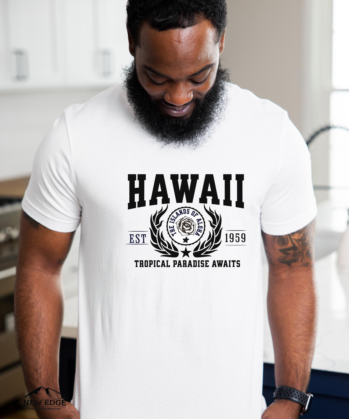 Hawaii State - &quot;Tropical Paradise Awaits&quot; Slogan T-Shirt for Island Lovers &amp; Beach Enthusiasts