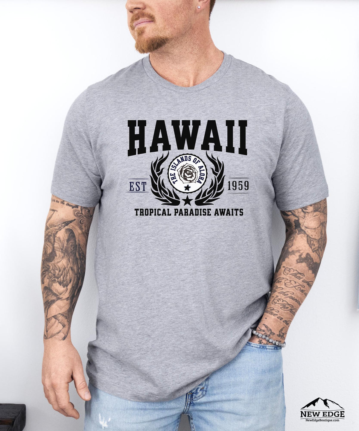 Hawaii State - &quot;Tropical Paradise Awaits&quot; Slogan T-Shirt for Island Lovers &amp; Beach Enthusiasts