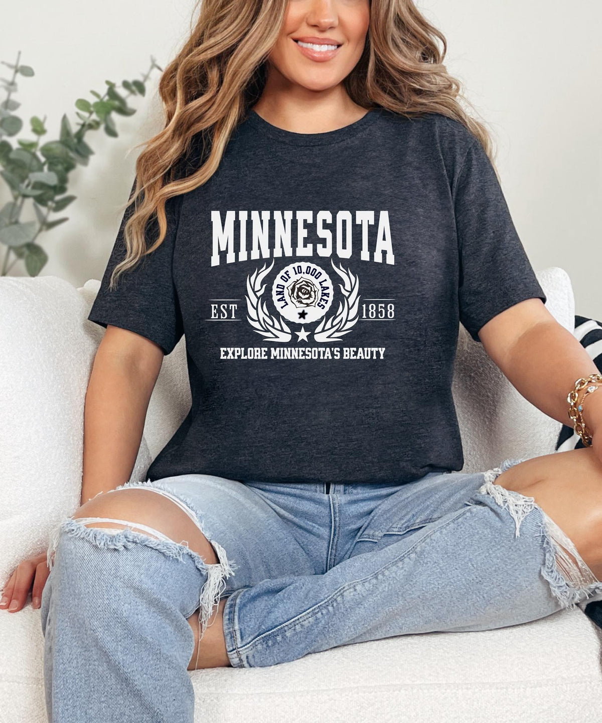 Minnesota State - &quot;Explore Minnesota&#39;s Beauty&quot; Slogan T-Shirt for Nature Enthusiasts &amp; Proud Minnesotans