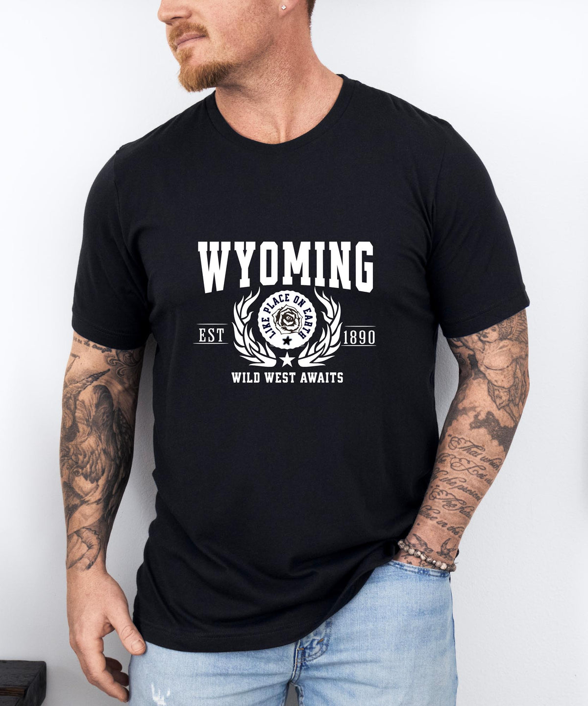 Wyoming State T-Shirt – &quot;Wild West Awaits&quot; Slogan Tee, Perfect for Adventure Seekers and Lovers of Western Spirit