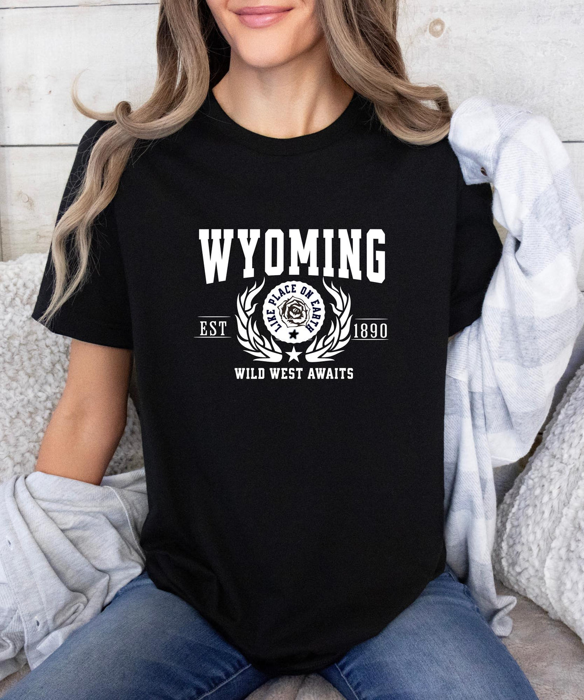 Wyoming State T-Shirt – &quot;Wild West Awaits&quot; Slogan Tee, Perfect for Adventure Seekers and Lovers of Western Spirit