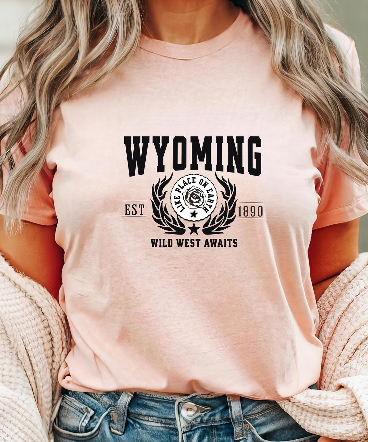 Wyoming State T-Shirt – &quot;Wild West Awaits&quot; Slogan Tee, Perfect for Adventure Seekers and Lovers of Western Spirit